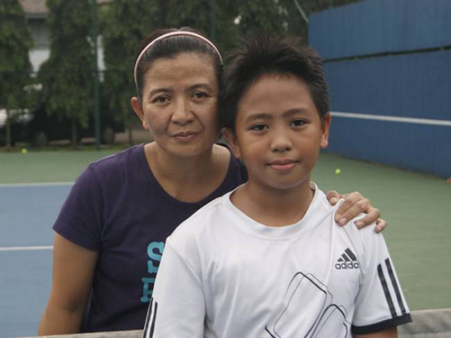 Matthew Joseph Nahor & Luciana Lolong (Mamanya),mantan pemain dan juara  Nasional pelatih putri BNTP