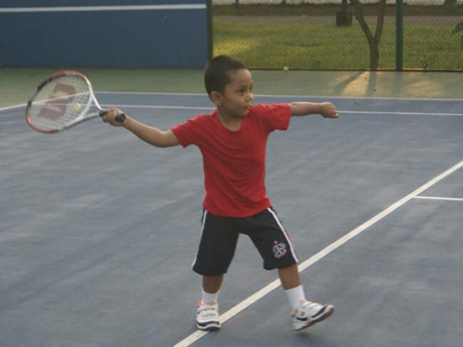 Ferry (Jakarta) Umur 4 tahun sudah bisa Rally - Calon juara karena Berbakat. Dan saat ini sudah berlatih di camp tennis Florida USA.